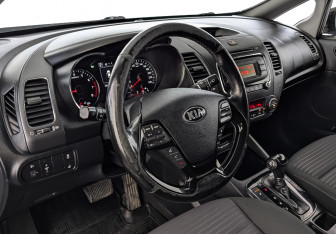 Подержанный автомобиль Kia Cerato Sedan 2018 года (16 фото)