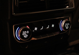 Подержанный автомобиль Audi Q7 2016 года (9 фото)