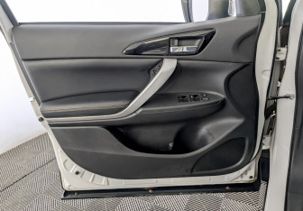 Подержанный автомобиль Mitsubishi Eclipse Cross 2018 года (19 фото)