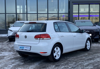 Подержанный автомобиль Volkswagen Golf Hatchback 2011 года (5 фото)