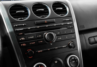 Подержанный автомобиль Mazda CX-7 2010 года (10 фото)