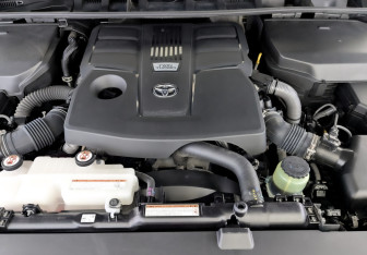 Подержанный автомобиль Toyota Land Cruiser Suv 2022 года (9 фото)