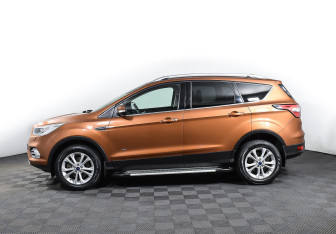 Подержанный автомобиль Ford Kuga 2018 года (3 фото)