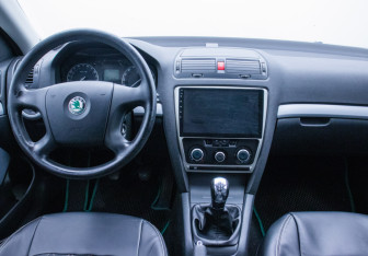 Подержанный автомобиль Skoda Octavia Liftback 2008 года (13 фото)