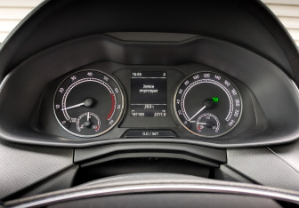 Подержанный автомобиль Skoda Rapid Liftback 2021 года (13 фото)