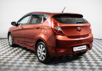Подержанный автомобиль Hyundai Solaris Hatchback 2011 года (7 фото)