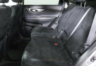 Подержанный автомобиль Nissan X-Trail 2015 года (10 фото)