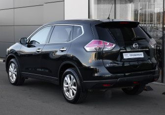 Подержанный автомобиль Nissan X-Trail 2016 года (7 фото)