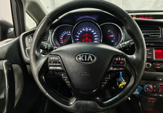 Подержанный автомобиль Kia Ceed Wagon 2013 года (12 фото)