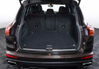 Подержанный автомобиль Porsche Cayenne 2015 года (9 фото)