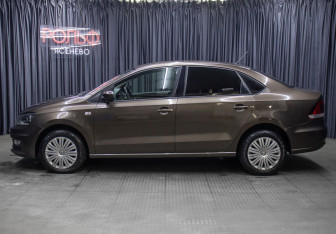 Подержанный автомобиль Volkswagen Polo Sedan 2015 года (8 фото)