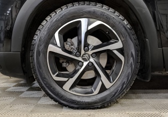 Подержанный автомобиль Citroen C5 Aircross 2021 года (17 фото)