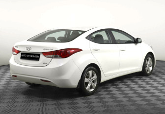 Подержанный автомобиль Hyundai Elantra Sedan 2013 года (3 фото)