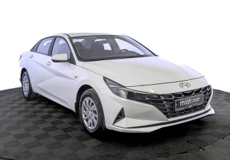 Подержанный автомобиль Hyundai Elantra Sedan 2022 года (3 фото)