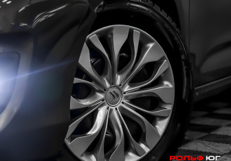 Подержанный автомобиль Citroen C4 Sedan 2013 года (23 фото)