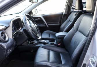 Подержанный автомобиль Toyota RAV4 2014 года (16 фото)
