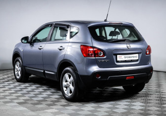 Подержанный автомобиль Nissan Qashqai 2008 года (7 фото)