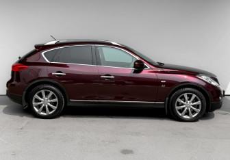 Подержанный автомобиль Infiniti QX50 2014 года (4 фото)