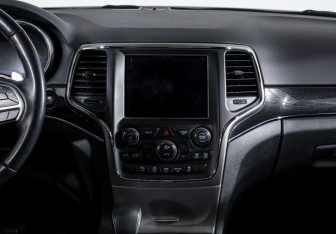 Подержанный автомобиль Jeep Grand Cherokee 2017 года (13 фото)