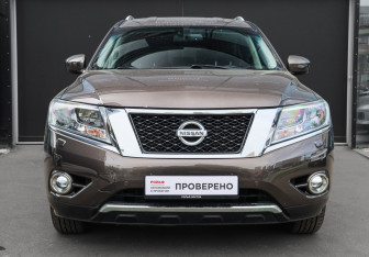 Подержанный автомобиль Nissan Pathfinder 2015 года (2 фото)