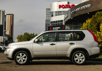 Подержанный автомобиль Nissan X-Trail 2008 года (6 фото)