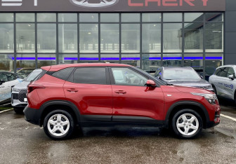 Подержанный автомобиль Kia Seltos 2022 года (4 фото)