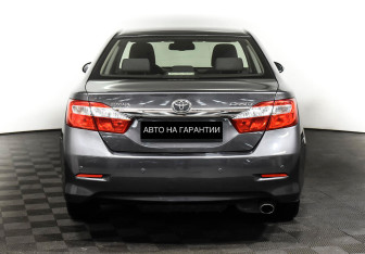 Подержанный автомобиль Toyota Camry Sedan 2012 года (6 фото)