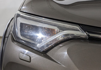 Подержанный автомобиль Toyota RAV4 2018 года (10 фото)