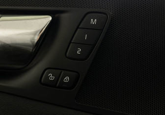 Подержанный автомобиль Volvo XC60 2021 года (17 фото)