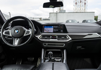 Подержанный автомобиль BMW X6 2020 года (13 фото)