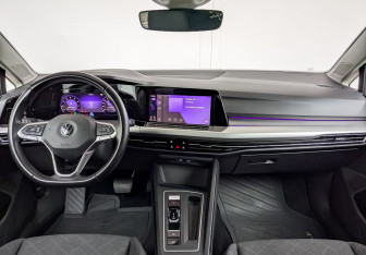 Подержанный автомобиль Volkswagen Golf Hatchback 2020 года (15 фото)