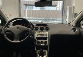 Подержанный автомобиль Peugeot 408 2013 года (10 фото)