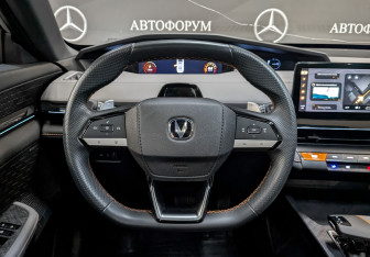 Подержанный автомобиль Changan UNI-V 2023 года (21 фото)