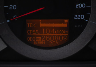 Подержанный автомобиль Toyota RAV4 2012 года (12 фото)