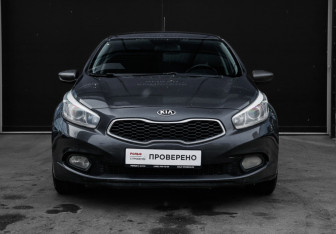 Подержанный автомобиль Kia Ceed Hatchback 2013 года (2 фото)