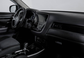 Подержанный автомобиль Mitsubishi Outlander 2019 года (9 фото)