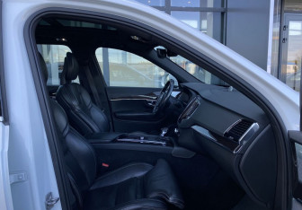 Подержанный автомобиль Volvo XC90 2017 года (27 фото)