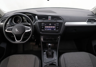 Подержанный автомобиль Volkswagen Tiguan 2021 года (14 фото)