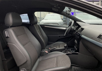 Подержанный автомобиль Opel Astra Hatchback 2010 года (20 фото)