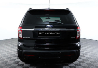 Подержанный автомобиль Ford Explorer 2013 года (6 фото)