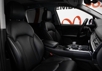 Подержанный автомобиль Audi Q7 2018 года (33 фото)