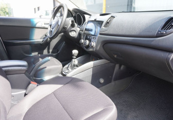 Подержанный автомобиль Kia Cerato Sedan 2011 года (11 фото)
