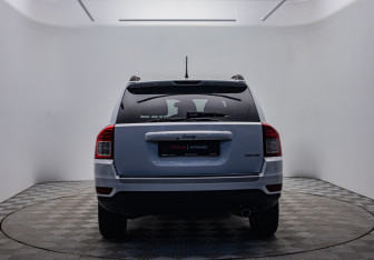 Подержанный автомобиль Jeep Compass 2013 года (6 фото)
