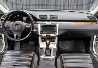 Подержанный автомобиль Volkswagen Passat CC 2011 года (13 фото)