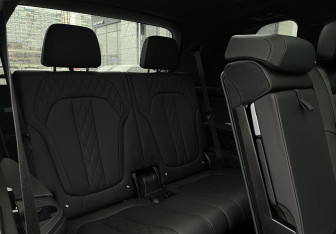 Подержанный автомобиль BMW X7 2022 года (32 фото)