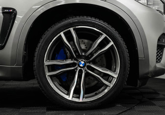 Подержанный автомобиль BMW X6 M 2015 года (8 фото)