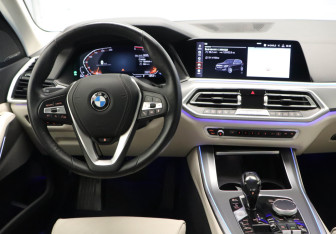 Подержанный автомобиль BMW X5 2019 года (19 фото)
