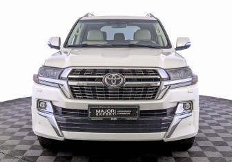 Подержанный автомобиль Toyota Land Cruiser Suv 2020 года (2 фото)