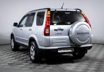 Подержанный автомобиль Honda CR-V 2004 года (7 фото)