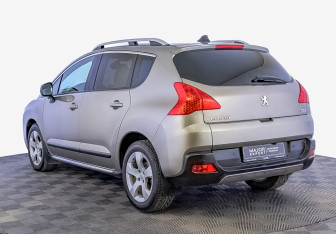 Подержанный автомобиль Peugeot 3008 2012 года (7 фото)
